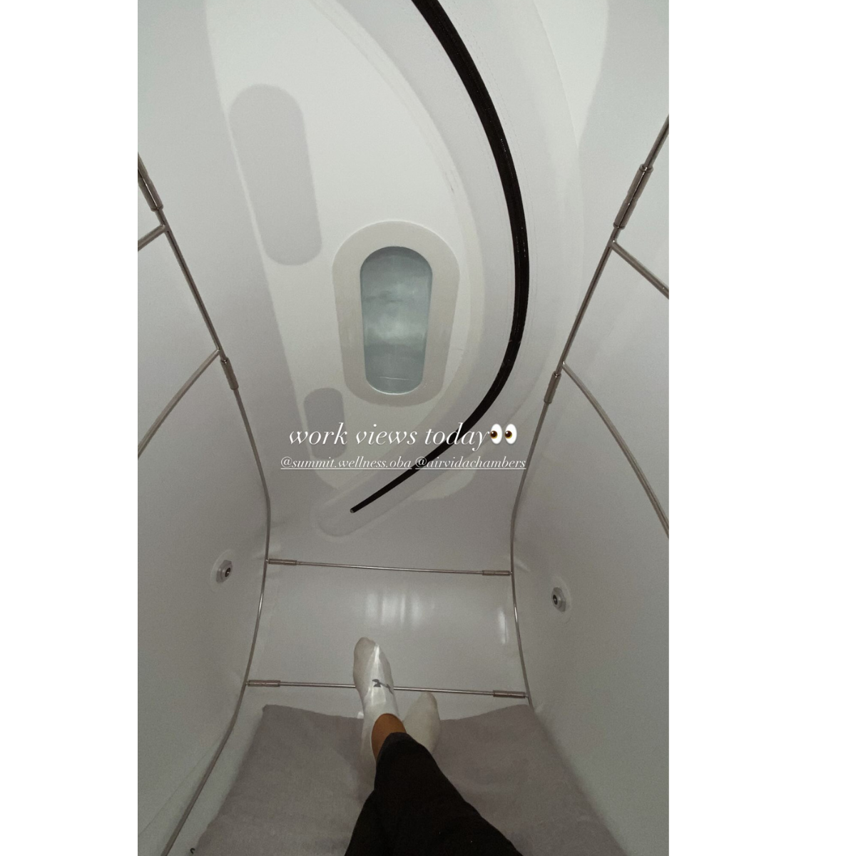 Airvida Pro90 1.5 ATA Hyperbaric Sitting Chamber