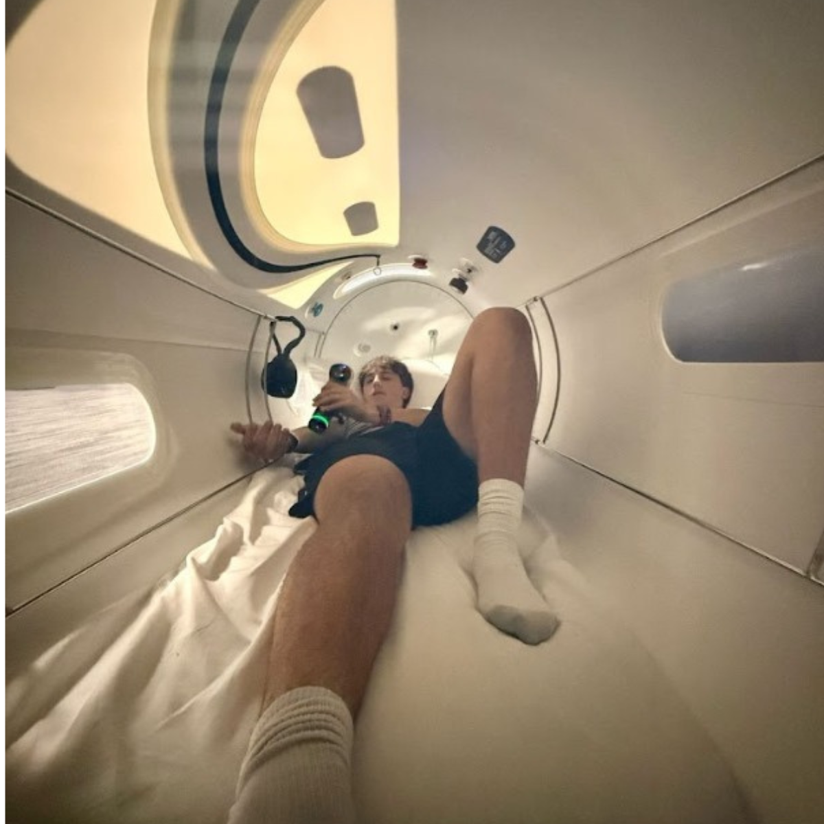 Airvida  1.5 ATA Portable Lying Hyperbaric Chamber